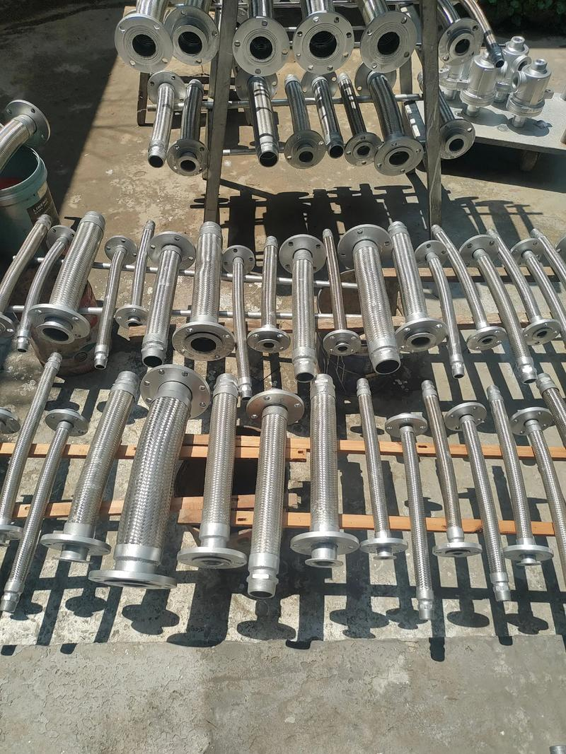 tuyau flexible &agrave; joint rotatif