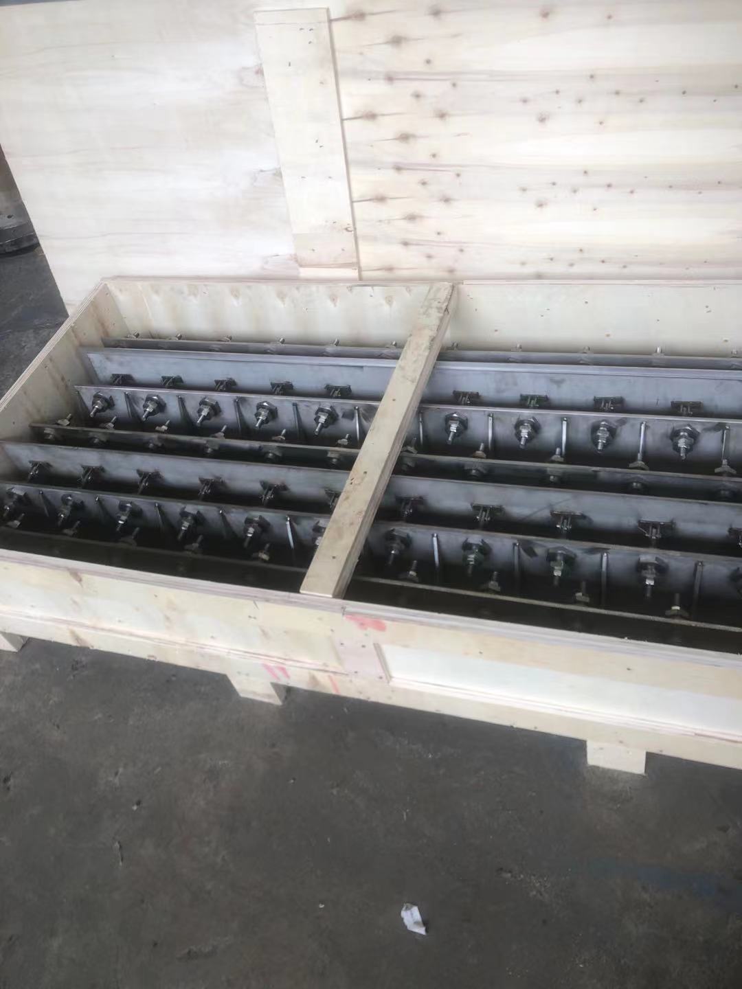 lèvre de la caisse d'arrivée