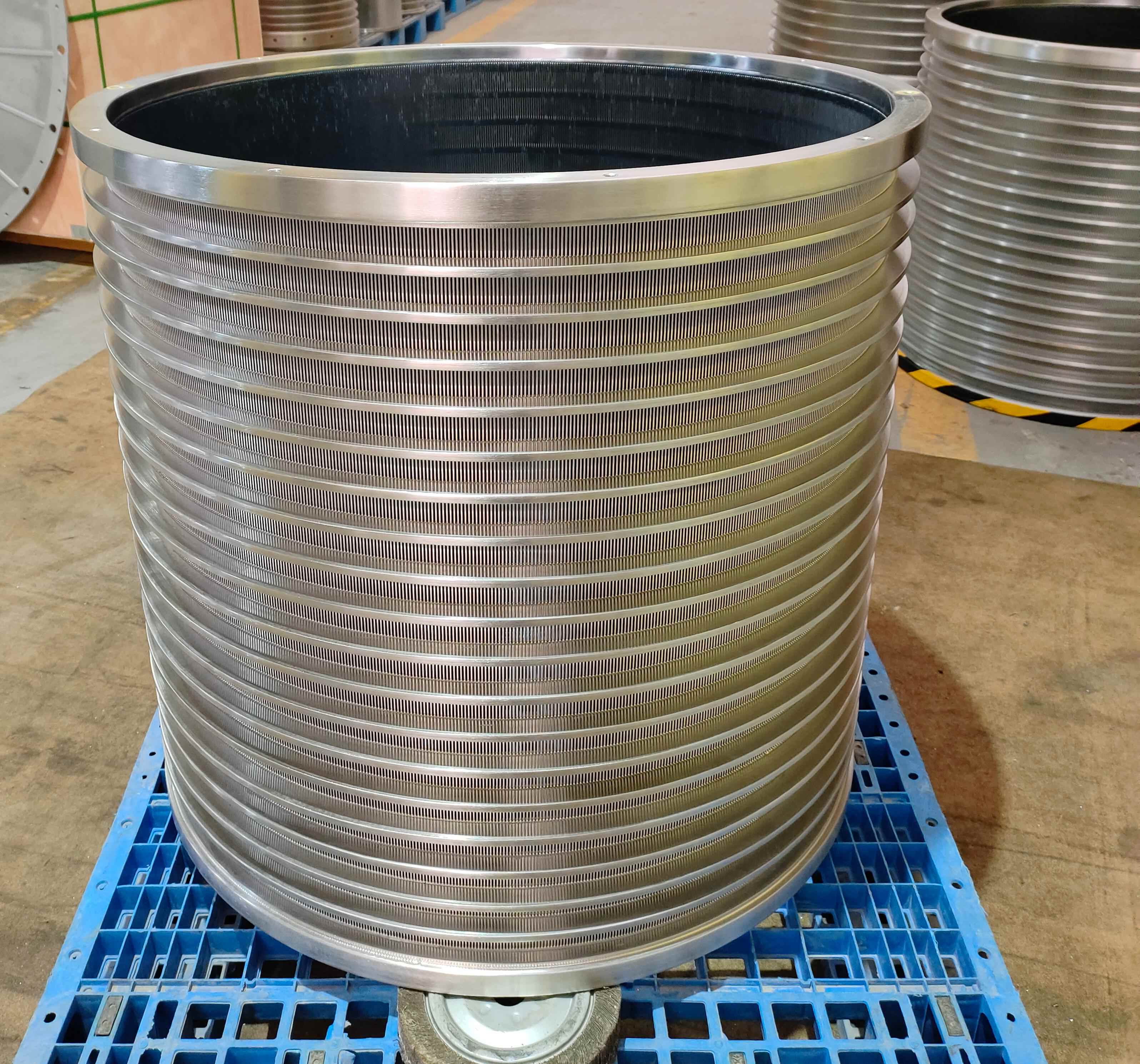 panier &agrave; tamis &agrave; fentes