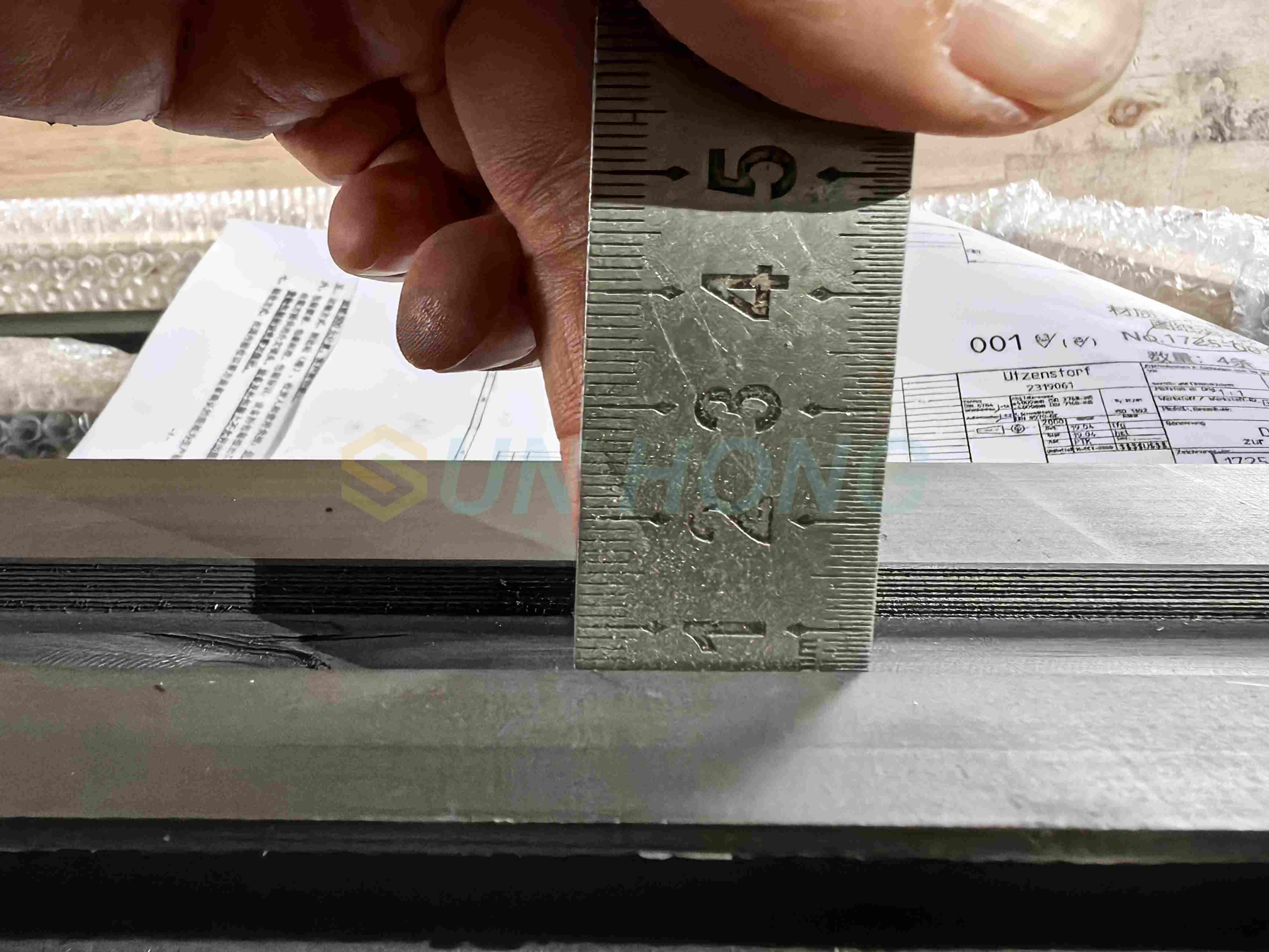 Rouleau d'aspiration de machine en papier UHMW Rubber Graphite Scelling Strip