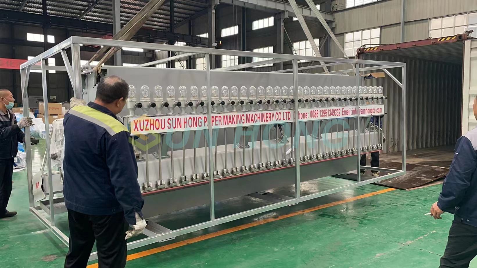 Boîte de tête ou ouverte de la machine en papier