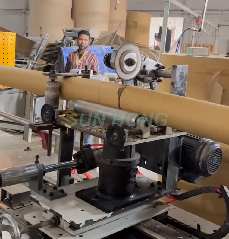 Machine de tube en papier CNC à quatre têtes