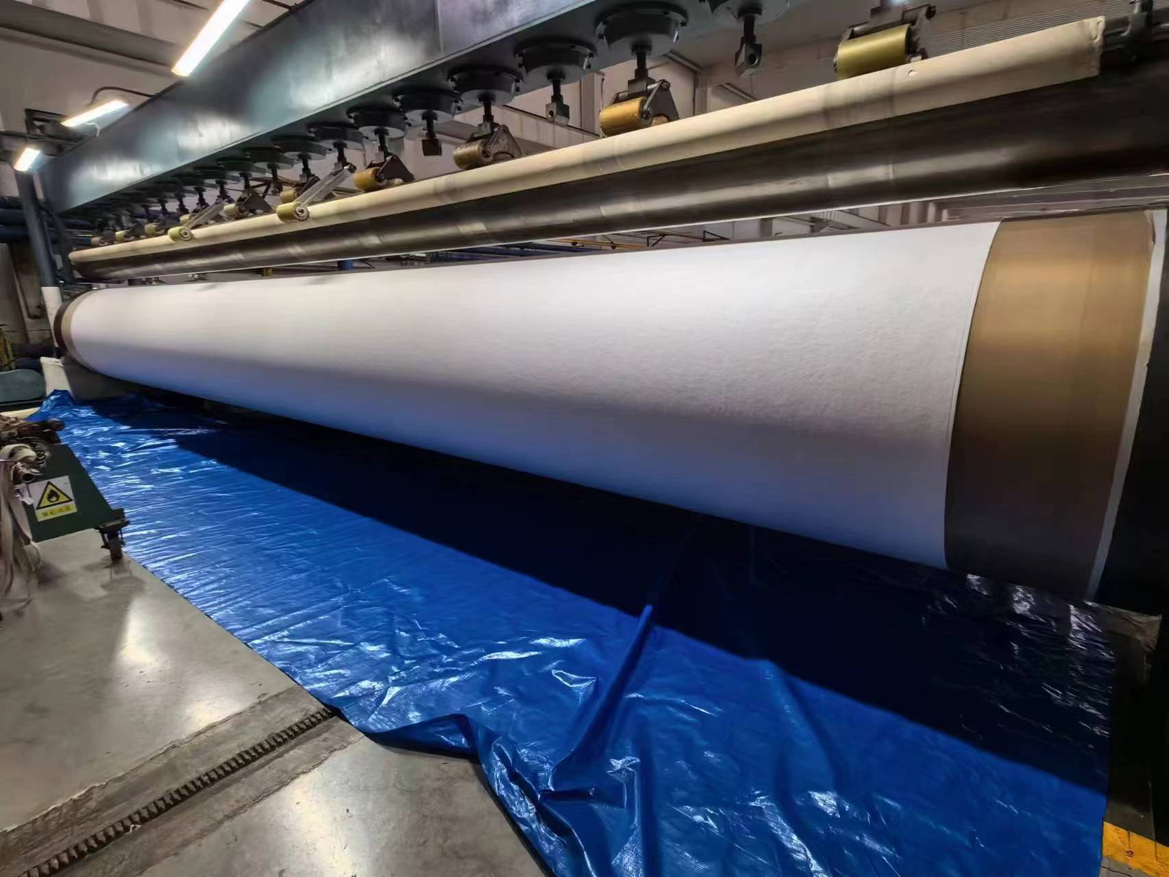Feutre de presse double couche pour vêtements de fabrication de papier
