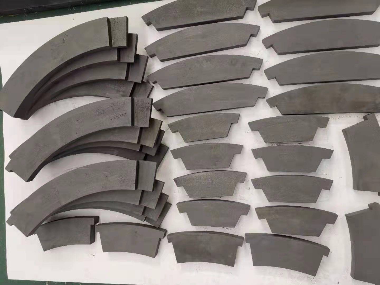 Bande d'étanchéité pour machine en papier (1) 