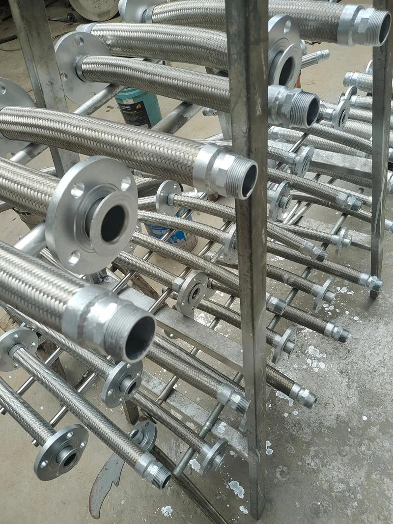 tuyau flexible &agrave; joint rotatif