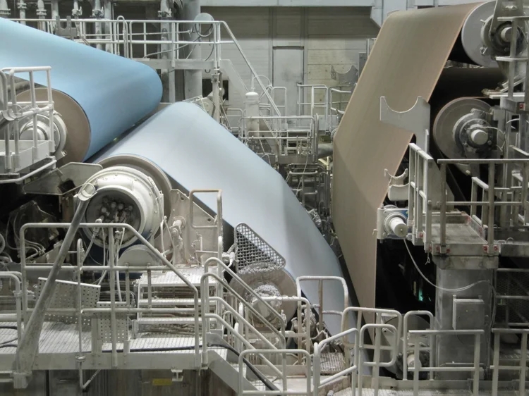 Comment récupérer la feuille de papier du tissu de formation au feutre pressé ?