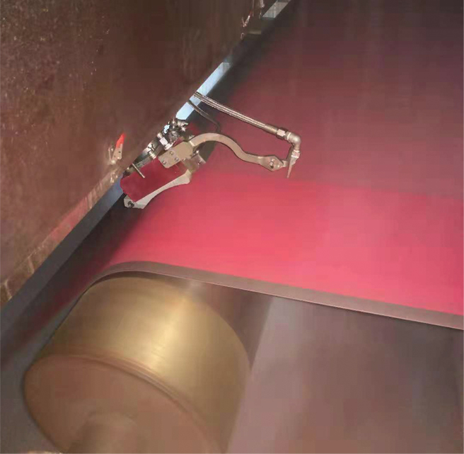 Système de nettoyage de vêtements pour machine à papier