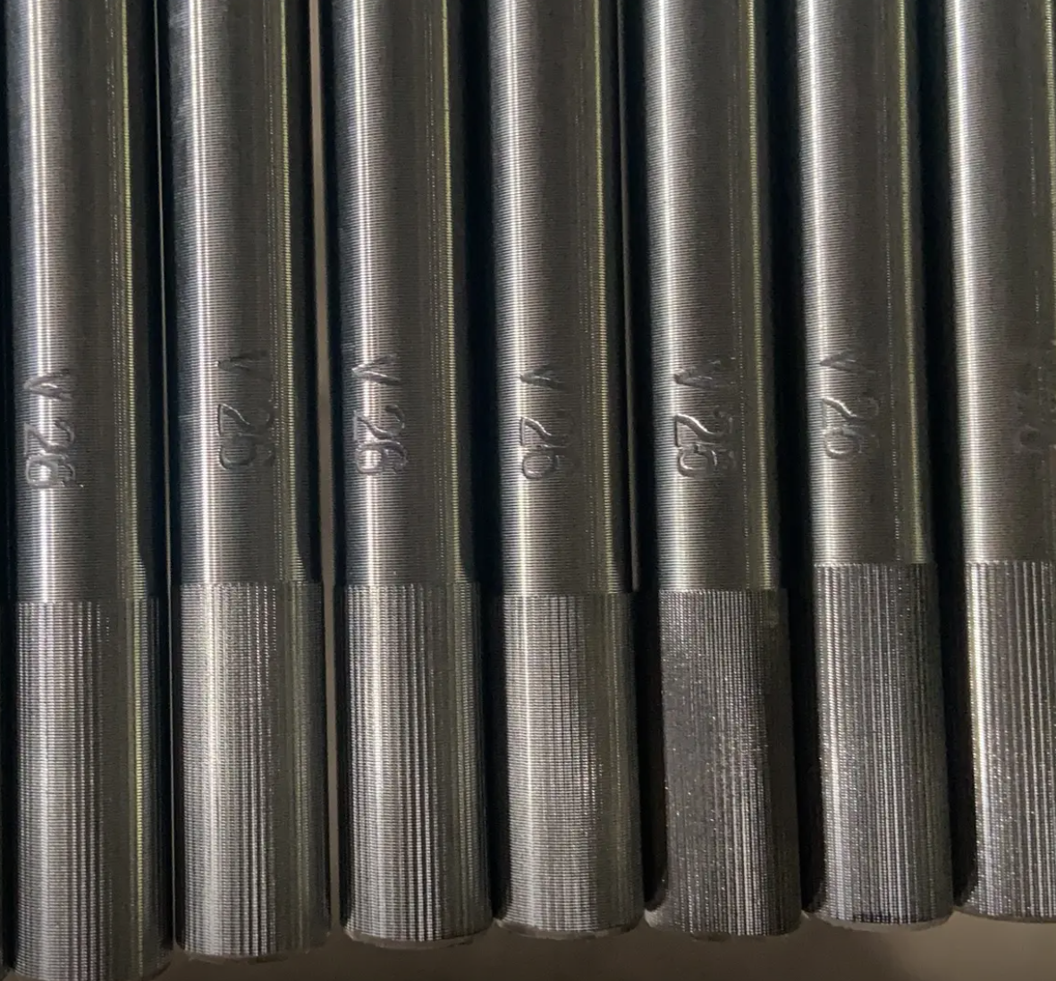 Tiges de dosage pour machine de revêtement de papier