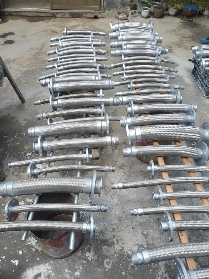 tuyau flexible &agrave; joint rotatif