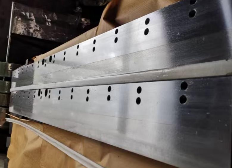 La lame de coupe cn convient &agrave; la d&eacute;coupe de carton ondul&eacute; sur les lignes de production